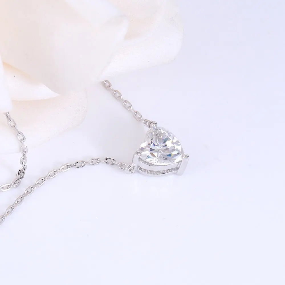 14k White Gold Heart Shaped Necklace Moissanite 1ct
