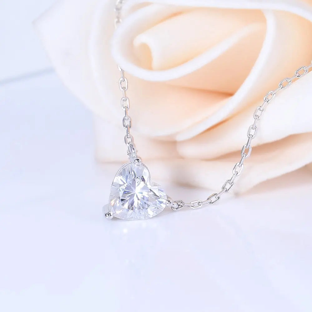 14k White Gold Heart Shaped Necklace Moissanite 1ct