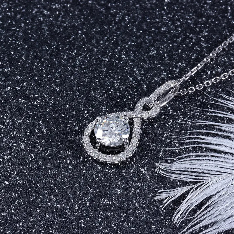 14k White Gold Pendant Necklace