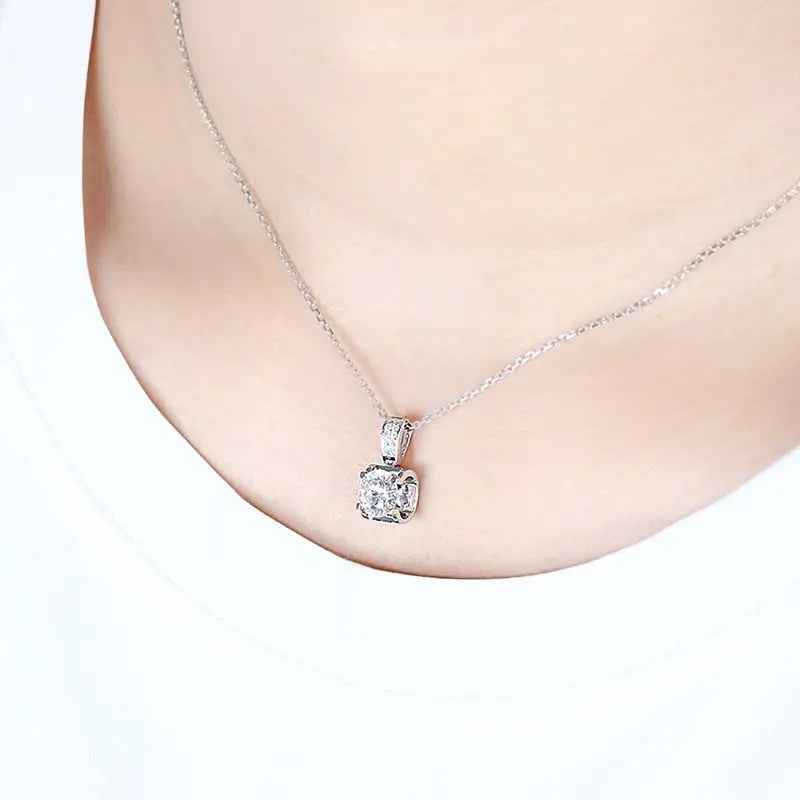 18k White Gold Necklace Chain / Pendant Moissanite 1.04ct Total