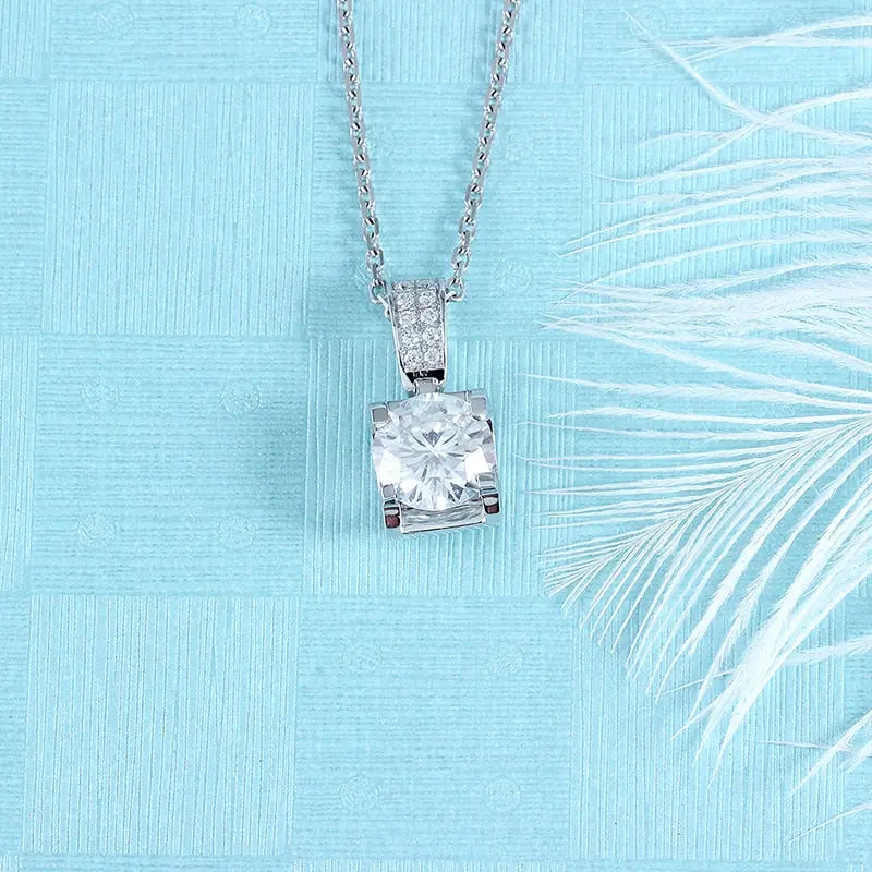 18k White Gold Necklace Chain / Pendant Moissanite 1.04ct Total