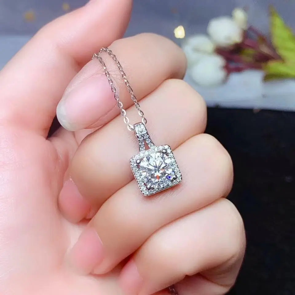 Platinum Plated Silver Moissanite Halo Cute Necklace for Mom 1ct & 2ct Options