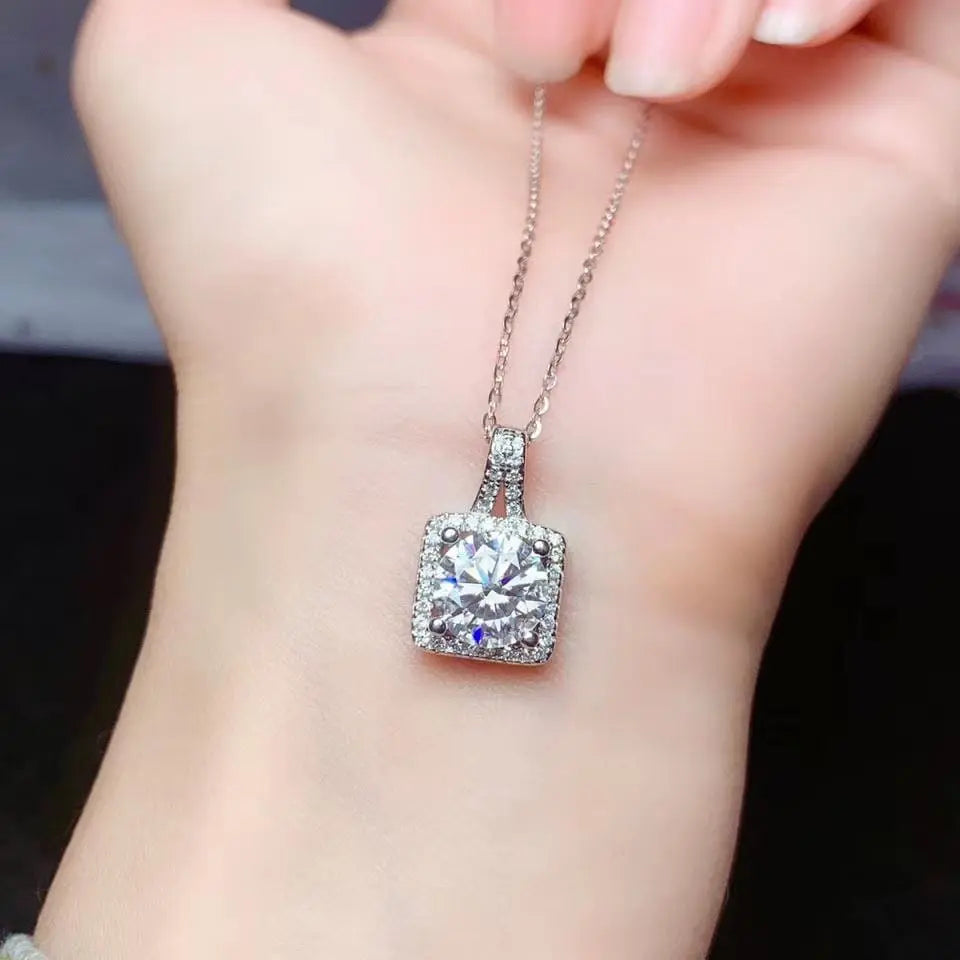 Platinum Plated Silver Moissanite Halo Cute Necklace for Mom 1ct & 2ct Options