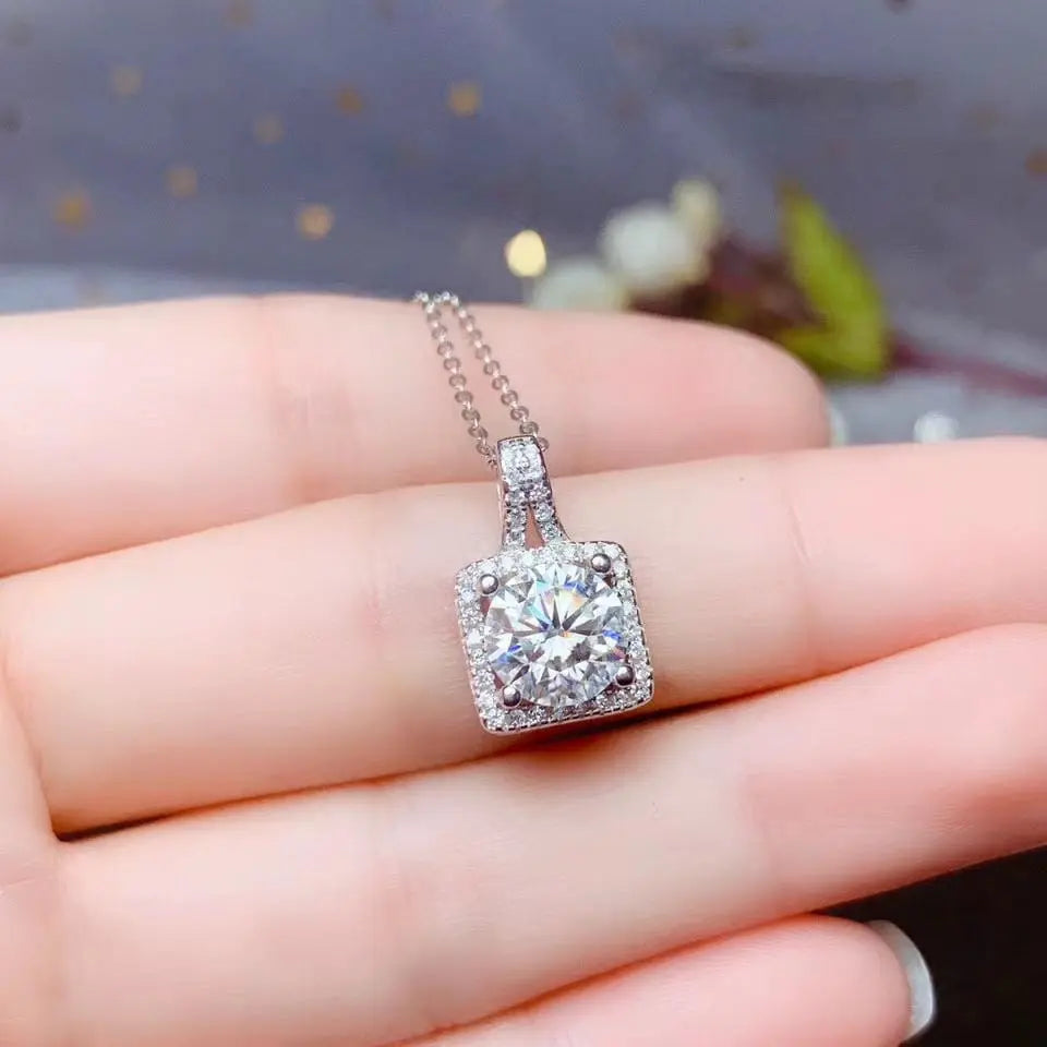 Platinum Plated Silver Moissanite Halo Cute Necklace for Mom 1ct & 2ct Options