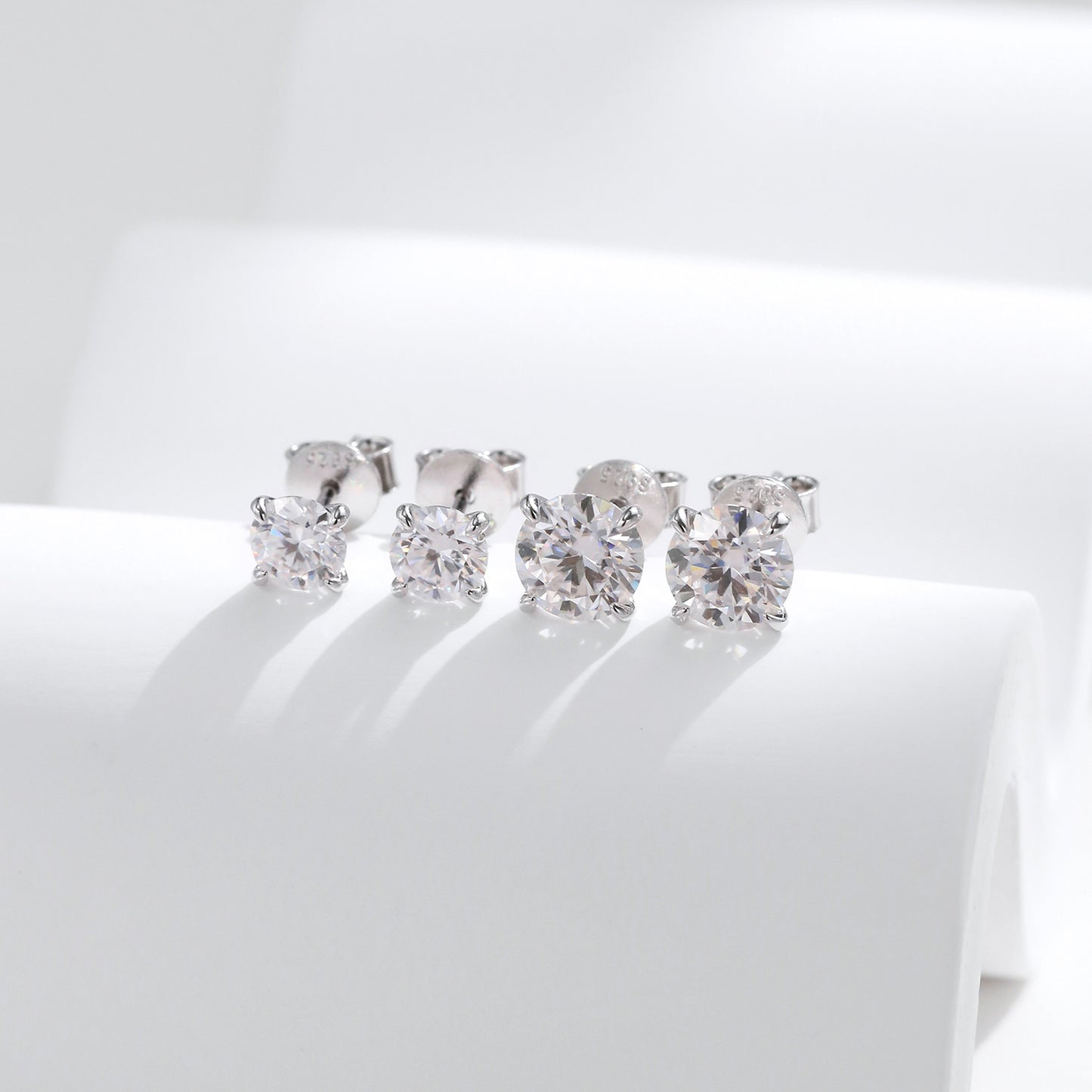 1 carat moissanite s925 sterling silver fashionable temperament Chanel style ins four-claw diamond earrings